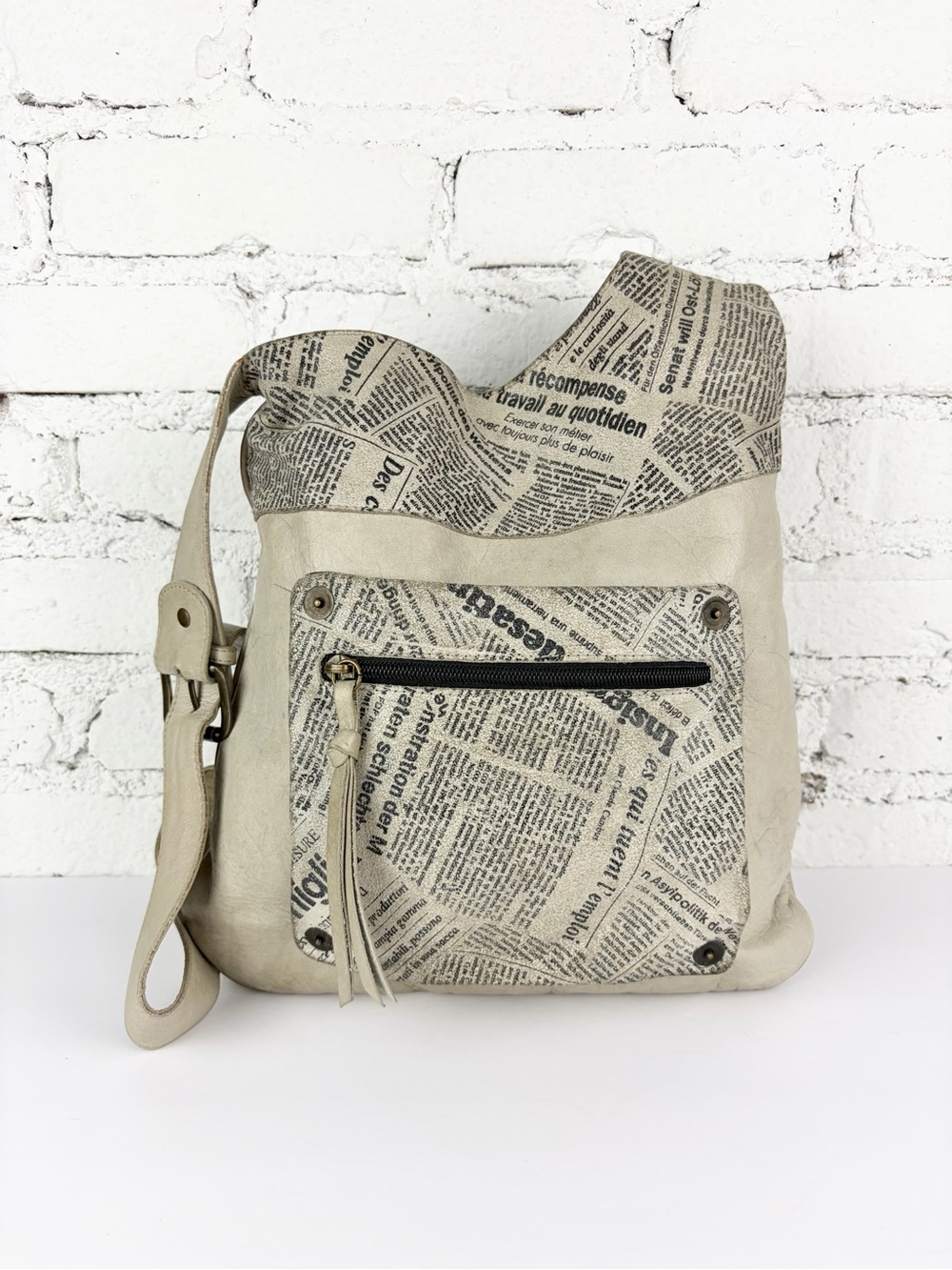 Maurizio Taiuti Newspaper Print Leather Crossbody Bag Grey